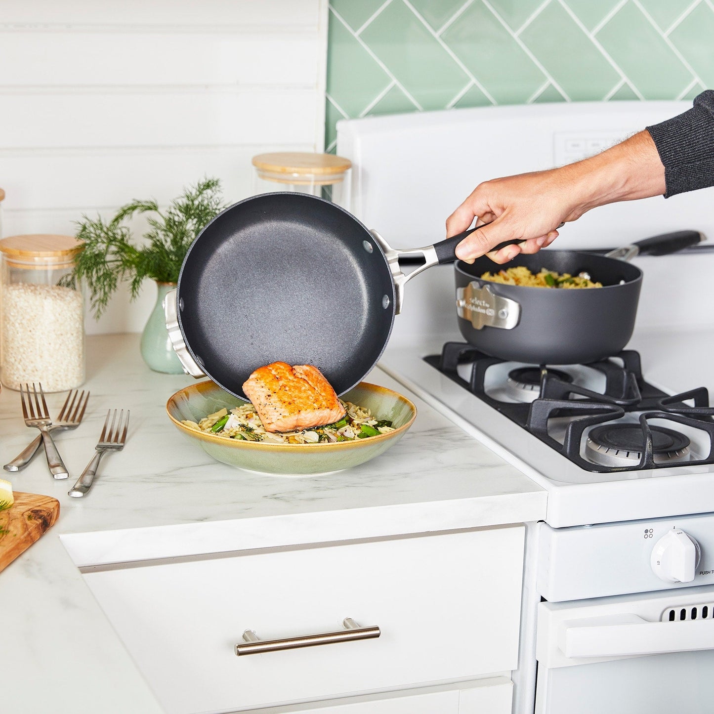 Batterie de cuisine antiadhésive anodisée dure Select by Calphalon, ensemble de 14 pièces